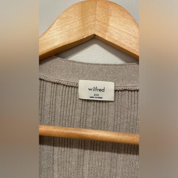 Aritzia Plunge Cardigan - Picture 4 of 7